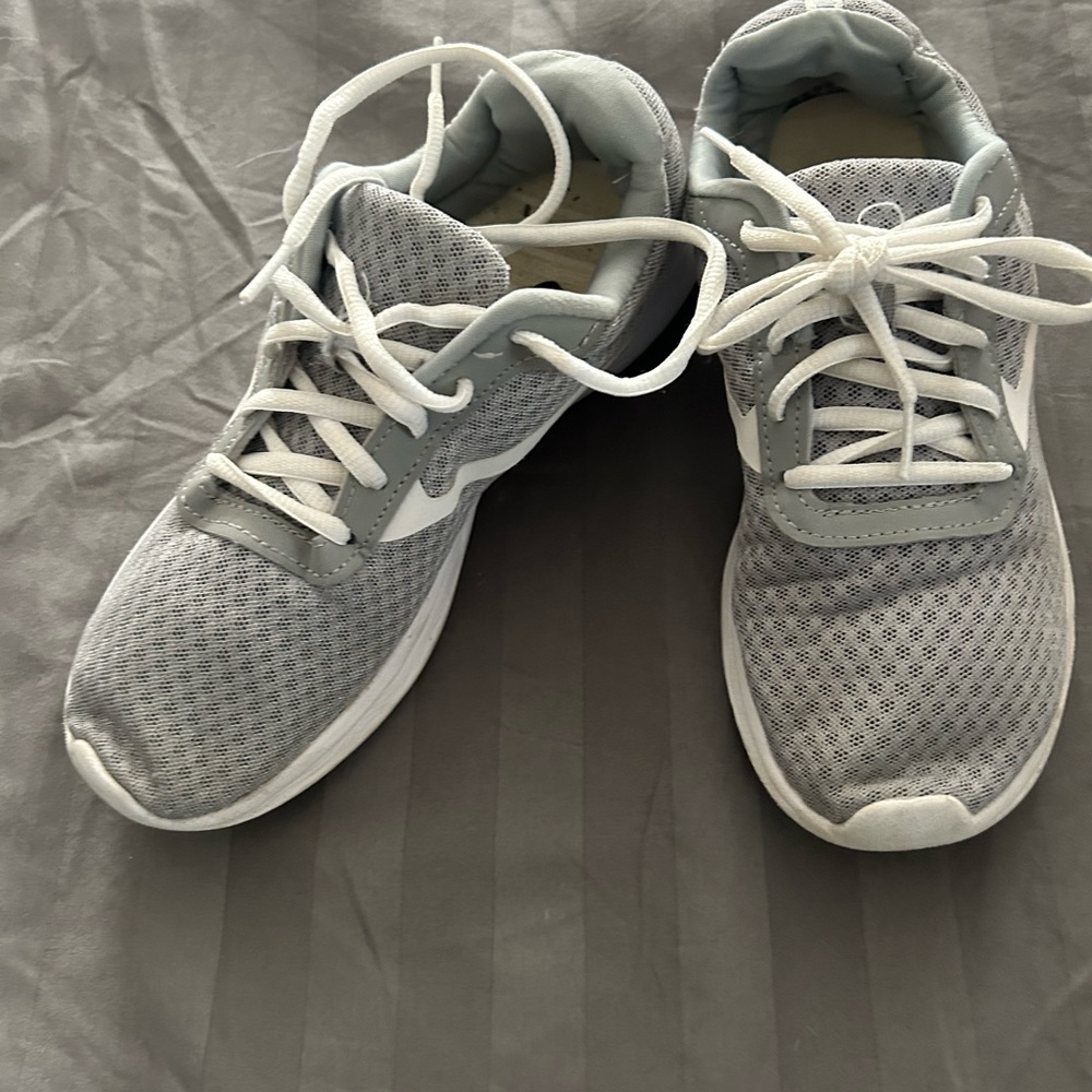 Men’s grey shoes size 7.5
